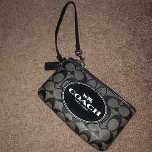 Coach wristlet black